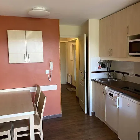 4 Pers Avec Terrasse Et Piscine A Saint-raphael - Fr-1-504-665