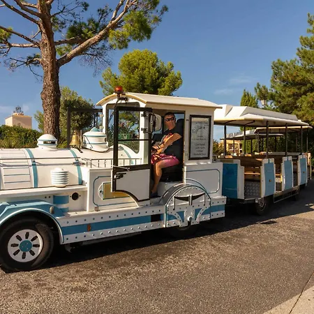 4 Pers Avec Terrasse Et Piscine A Saint-raphael - Fr-1-504-665 * Saint-Raphael (Var)